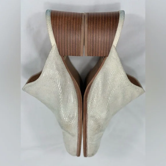 Mules - Picture 8 of 12